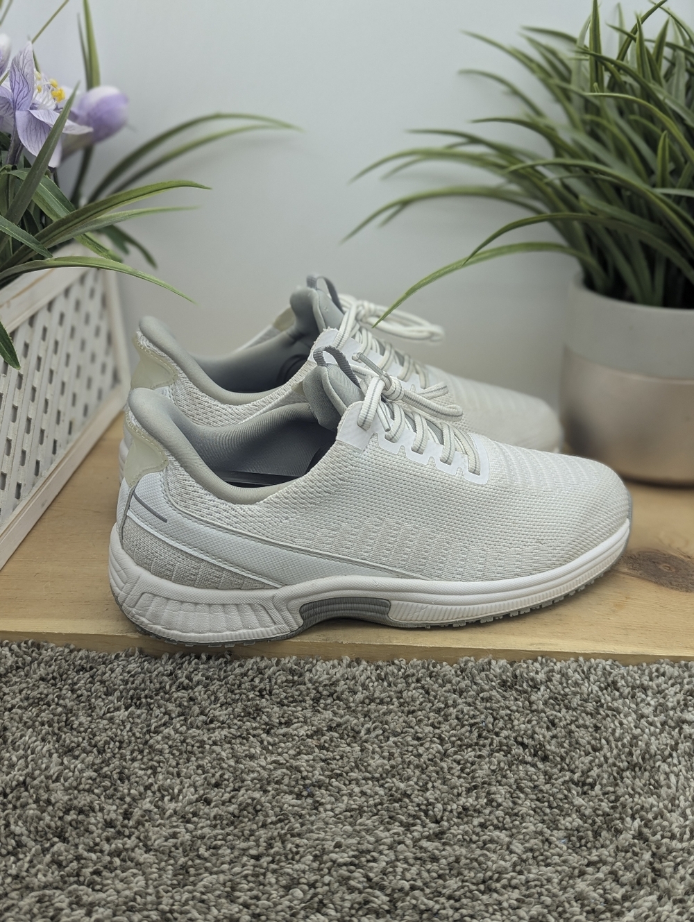 Orthofeet Yari Women's Size 7.5EE Off White Orthopedic Shoes Casual Comfort